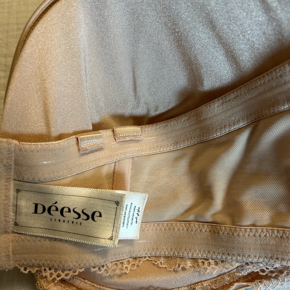 Dessee convertible underwire bra. Can be worn with straps or strapless,neutral - Picture 2 of 4
